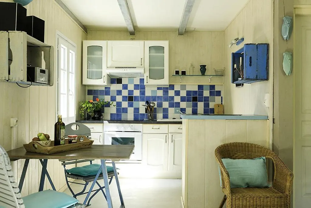 Holiday home Les Gites Du Domaine De Rhodes Avignon