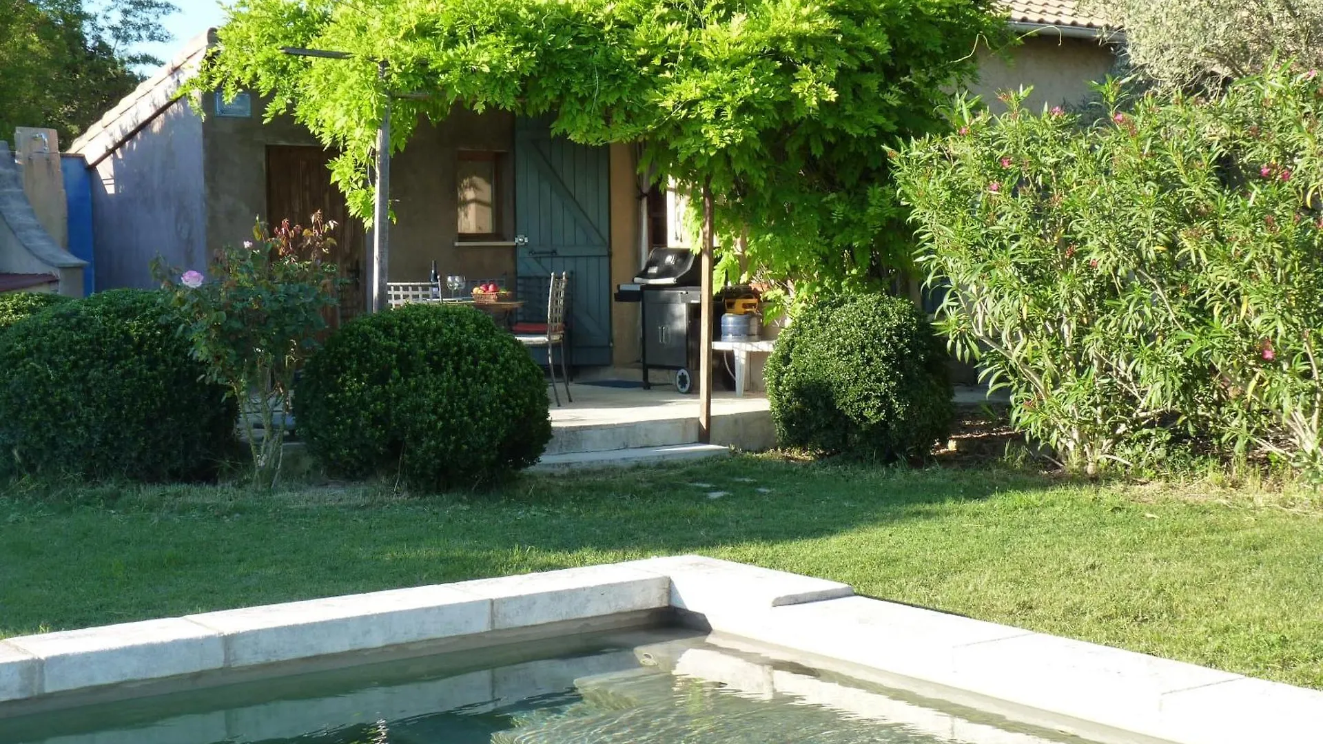Les Gites Du Domaine De Rhodes Avignon Holiday home
