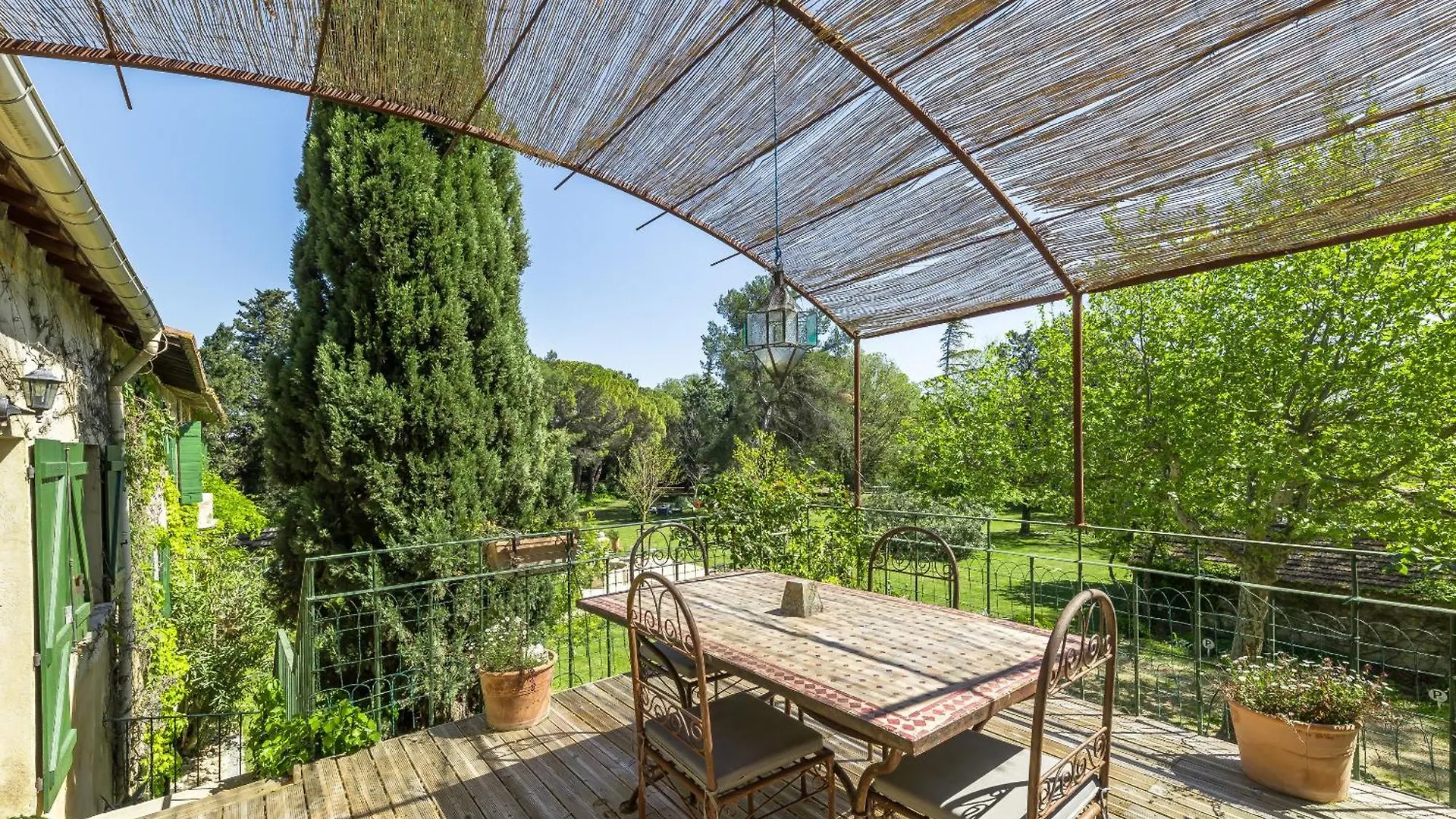 Holiday home Les Gites Du Domaine De Rhodes Avignon