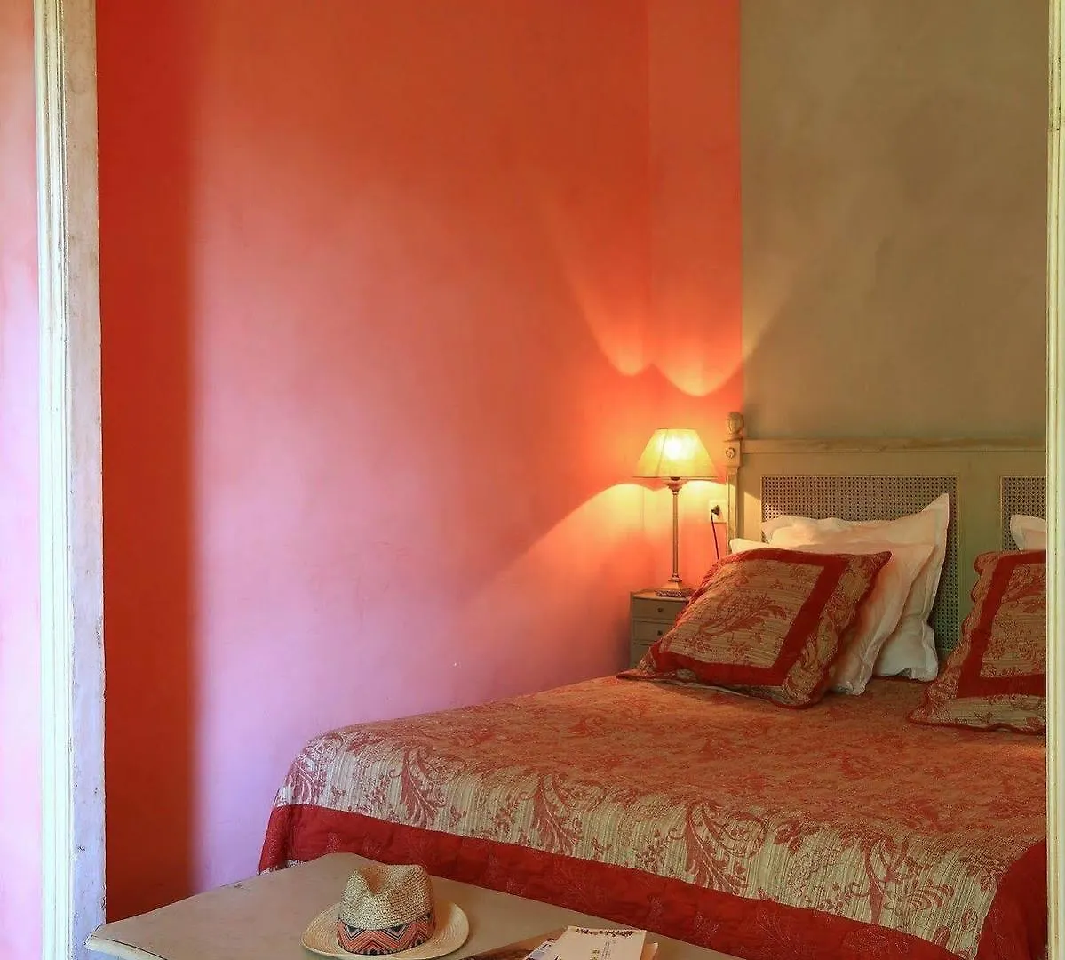 Les Gites Du Domaine De Rhodes Avignon 0*,