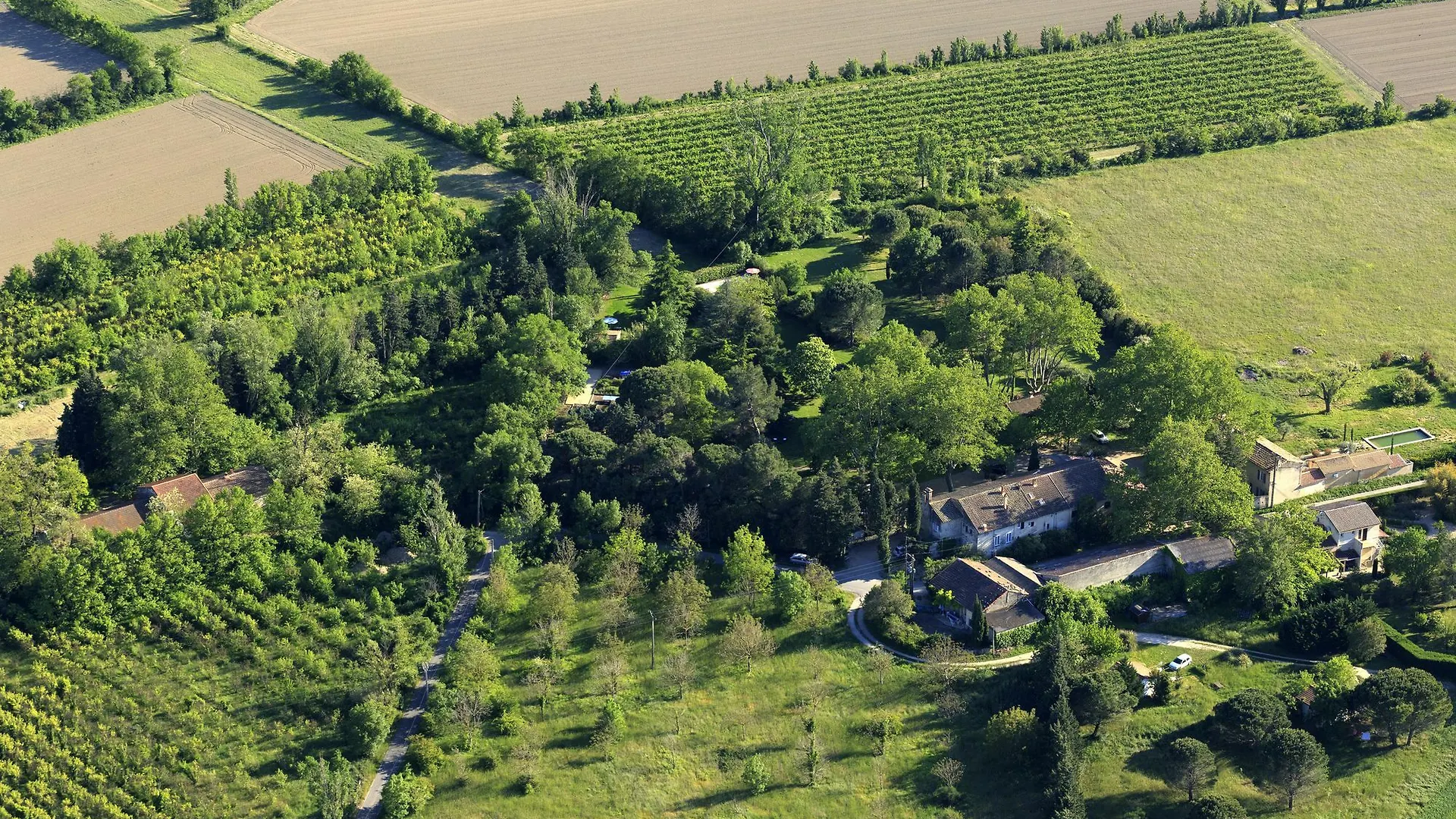Holiday home Les Gites Du Domaine De Rhodes Avignon