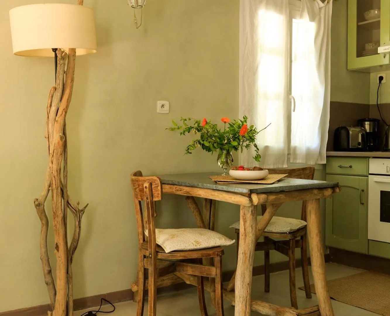 Les Gites Du Domaine De Rhodes Avignon 0*,