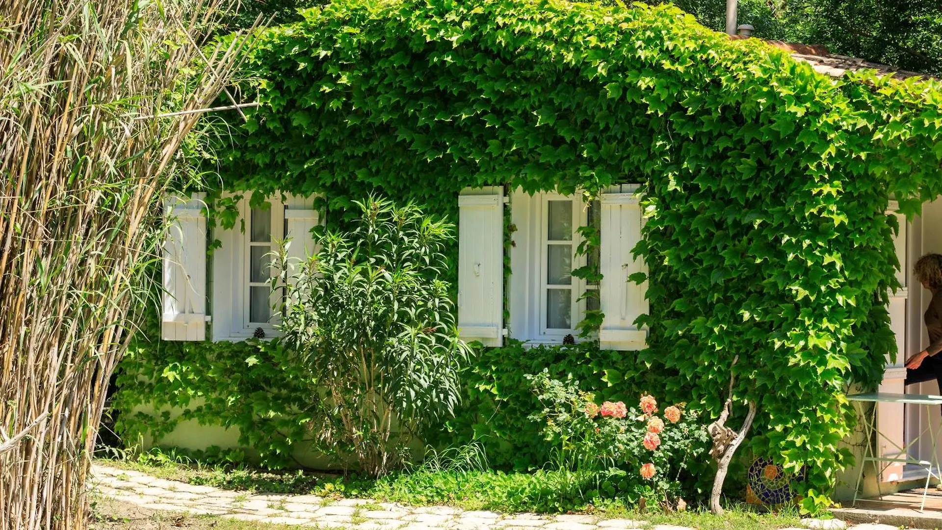 Holiday home Les Gites Du Domaine De Rhodes Avignon France