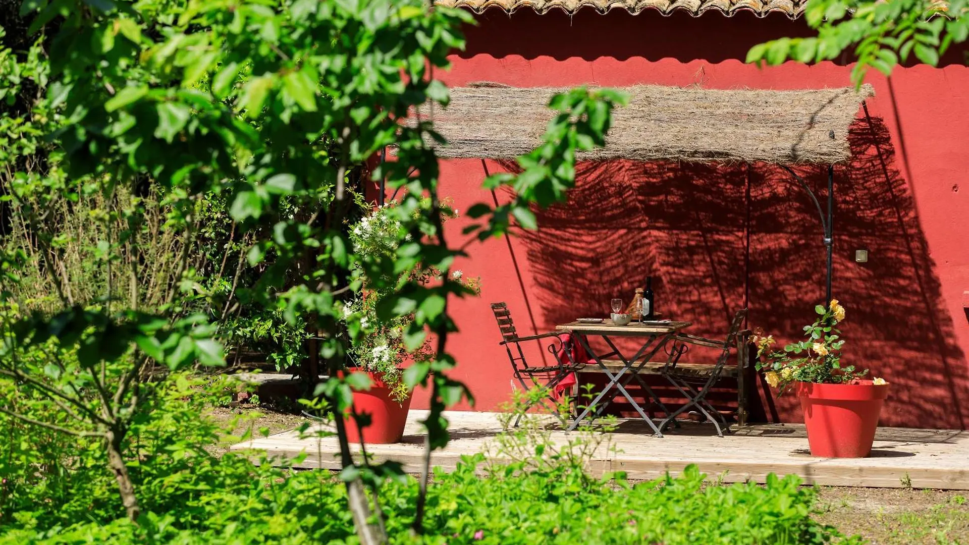 Les Gites Du Domaine De Rhodes Avignon 0*,