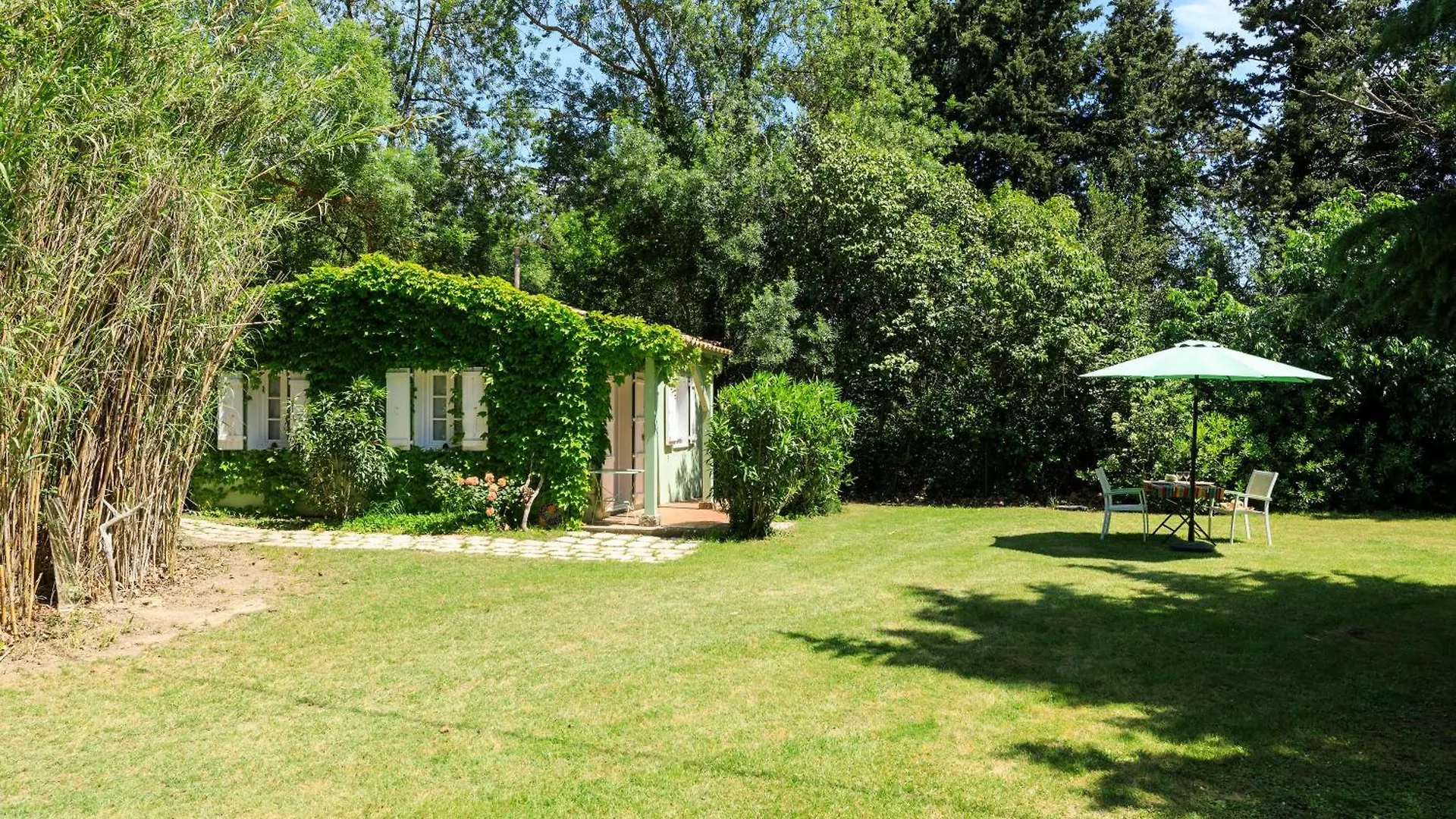 Les Gites Du Domaine De Rhodes Avignon