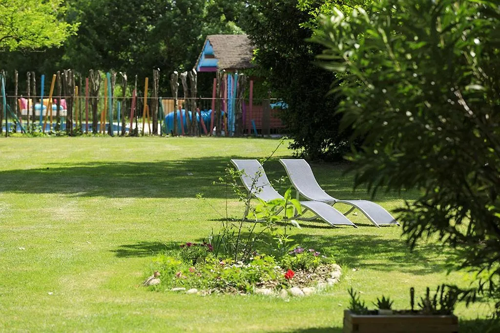 Holiday home Les Gites Du Domaine De Rhodes Avignon