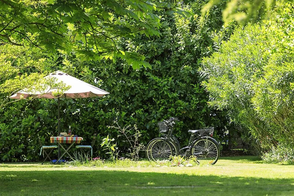 Les Gites Du Domaine De Rhodes Avignon 0*,  France