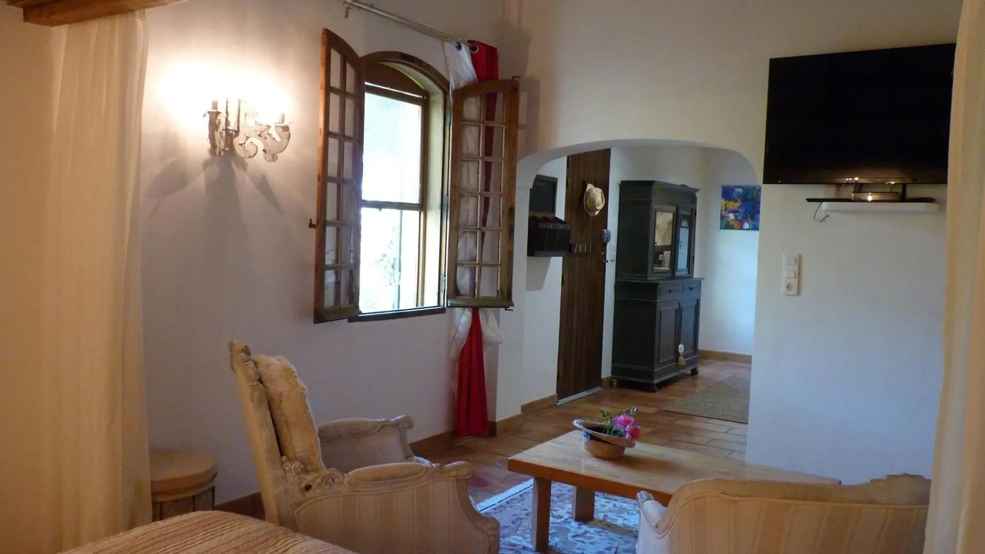 Holiday home Les Gites Du Domaine De Rhodes Avignon France
