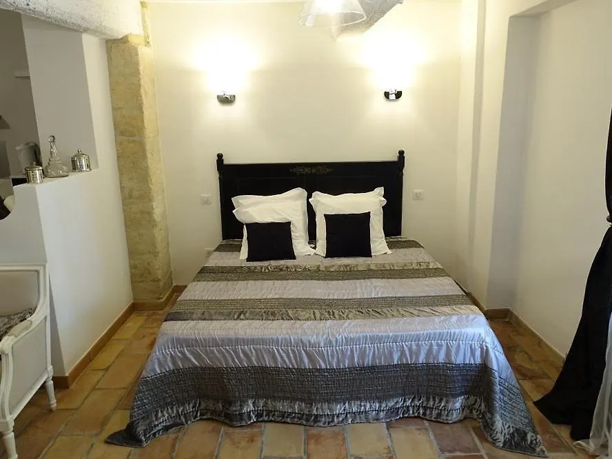 Holiday home Les Gites Du Domaine De Rhodes Avignon