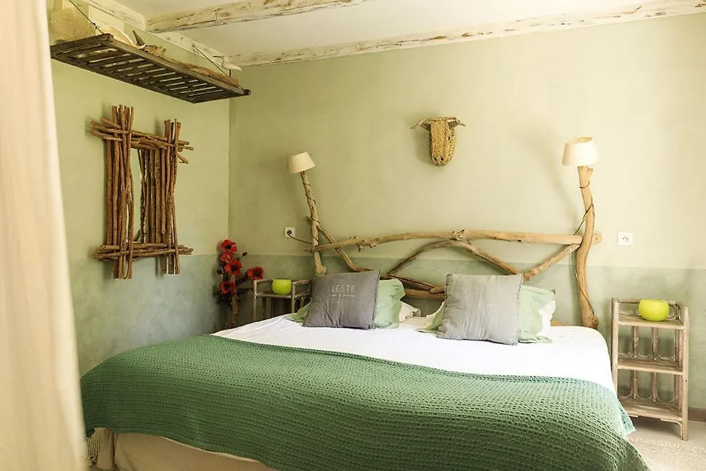 Les Gites Du Domaine De Rhodes Avignon 0*,