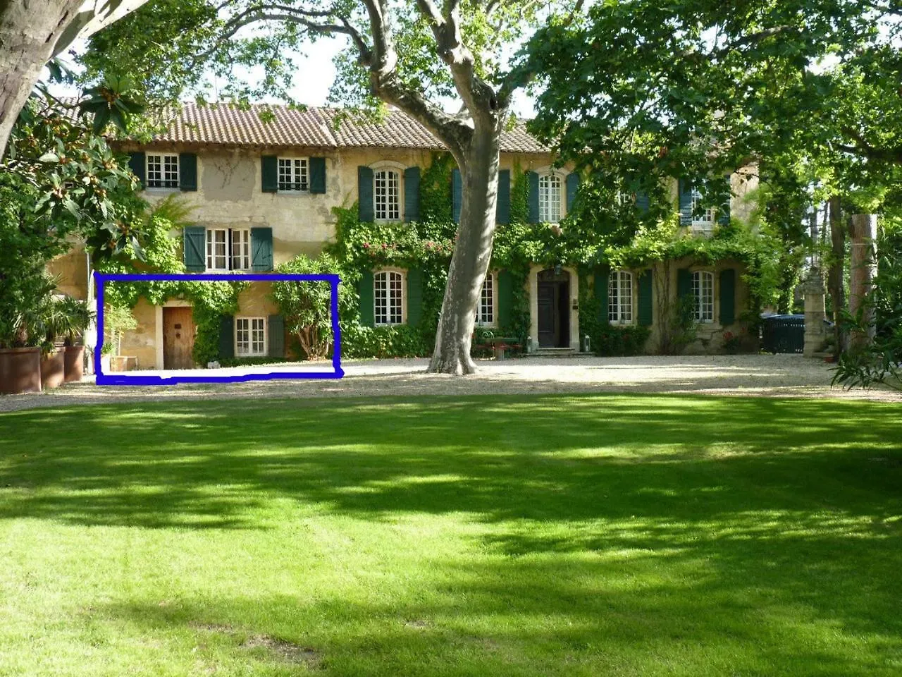 Holiday home Les Gites Du Domaine De Rhodes Avignon