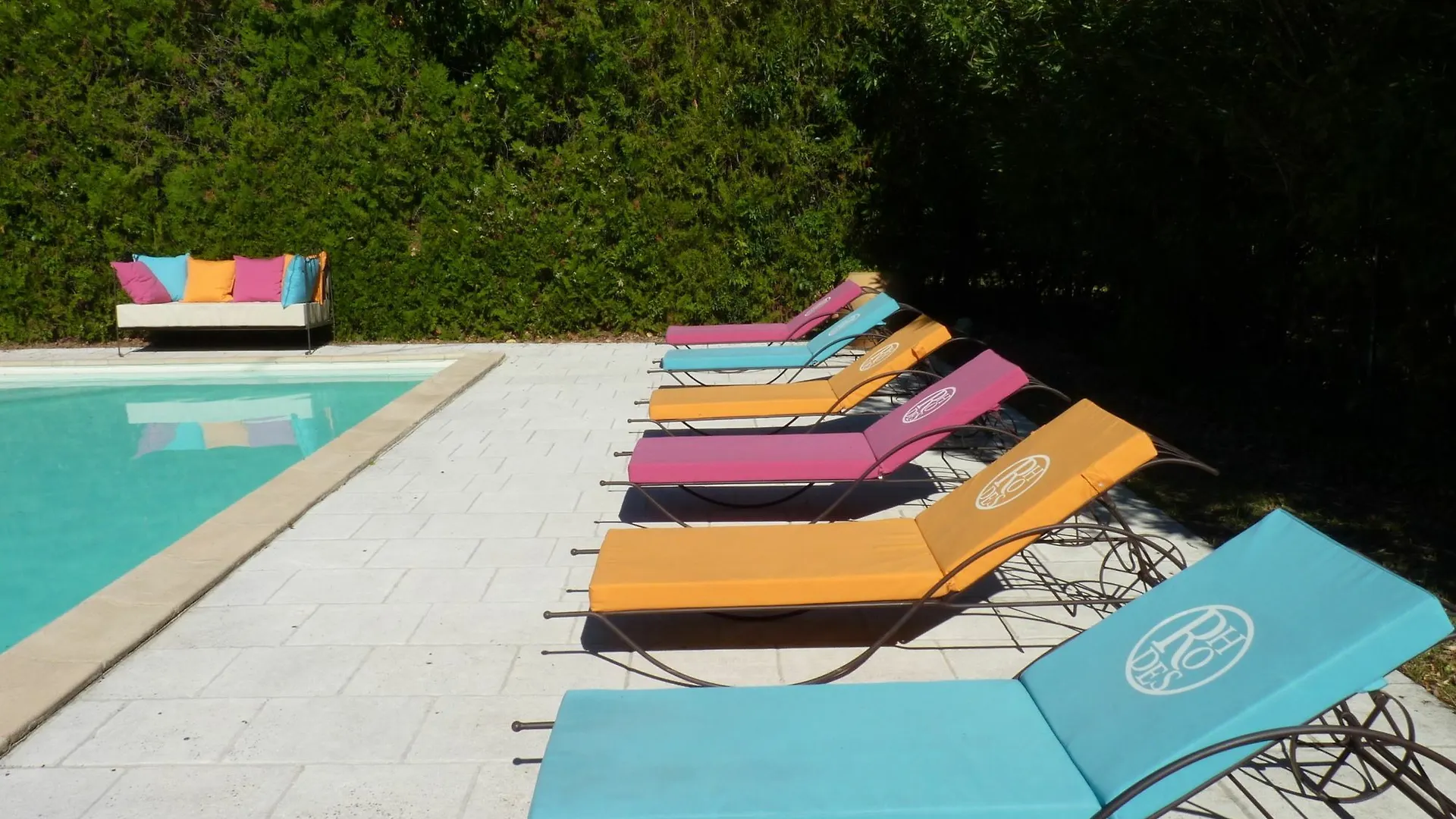 Les Gites Du Domaine De Rhodes Avignon 0*,  France