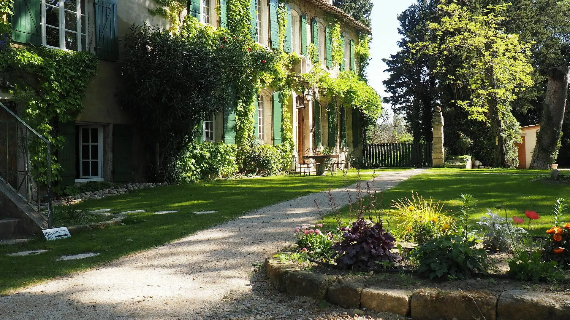 Holiday home Les Gites Du Domaine De Rhodes Avignon France